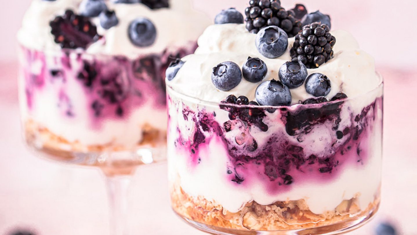 Quarkdessert mit Beeren