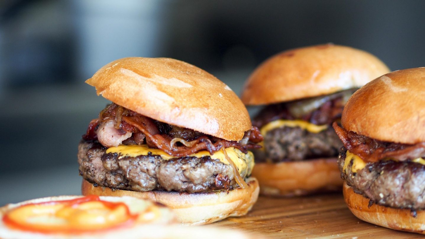 Hüftsteak-Burger mit Spicy Berry Ketchup