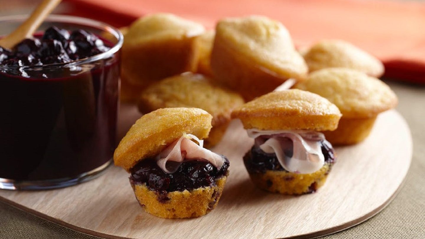 Maismuffins mit Blaubeerchutney und Schinken | Driscoll&amp;#39;s Deutschland