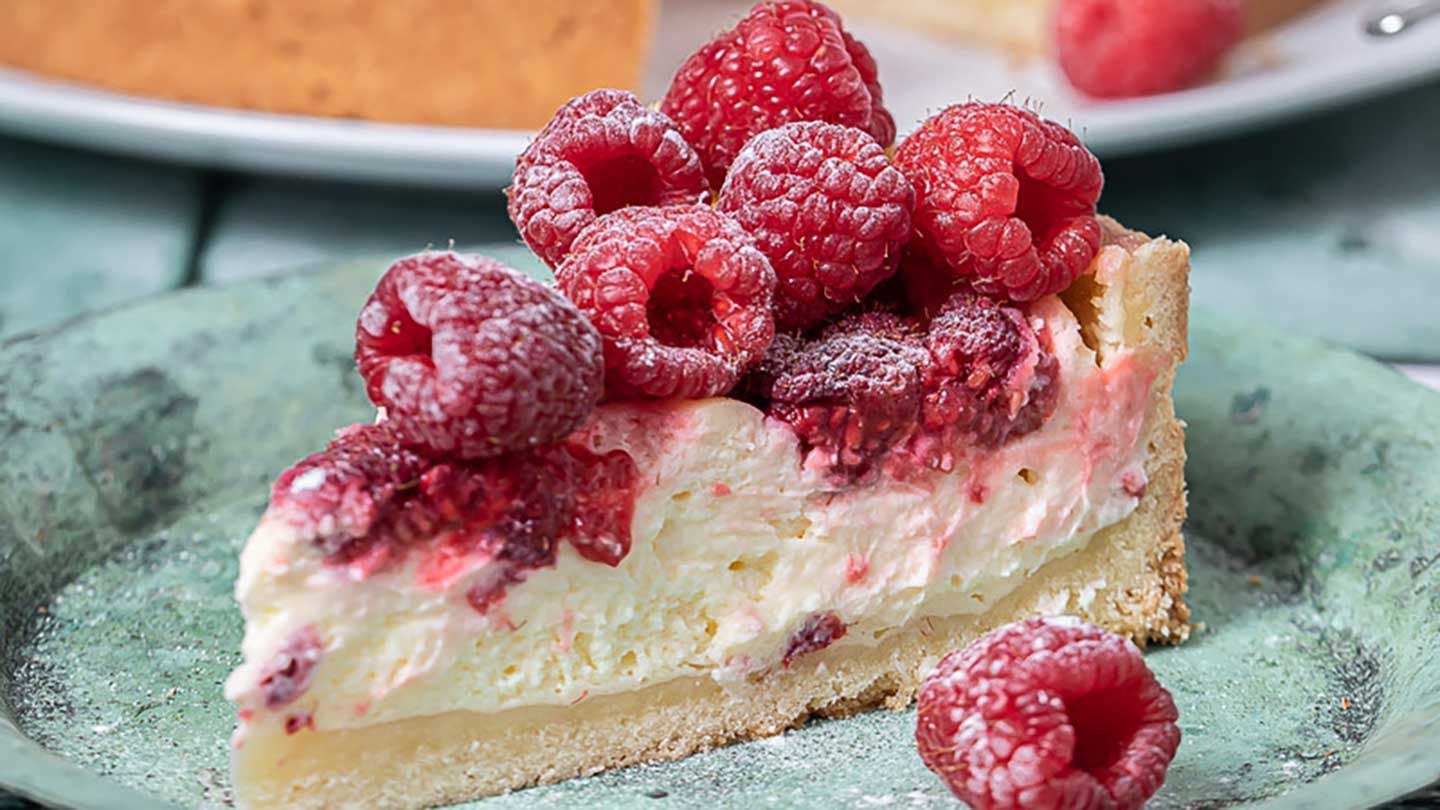 Schmandkuchen mit Himbeeren