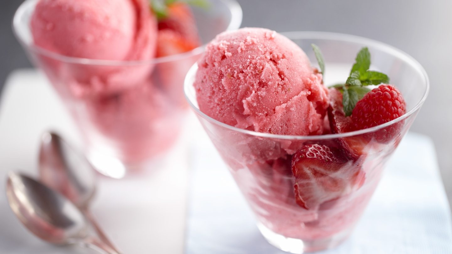 Erdbeer-Himbeer-Frozen Yogurt