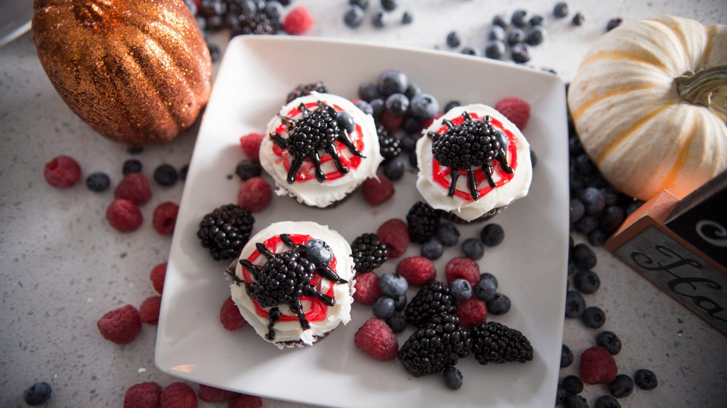 Gespenstische Beeren-Cupcakes