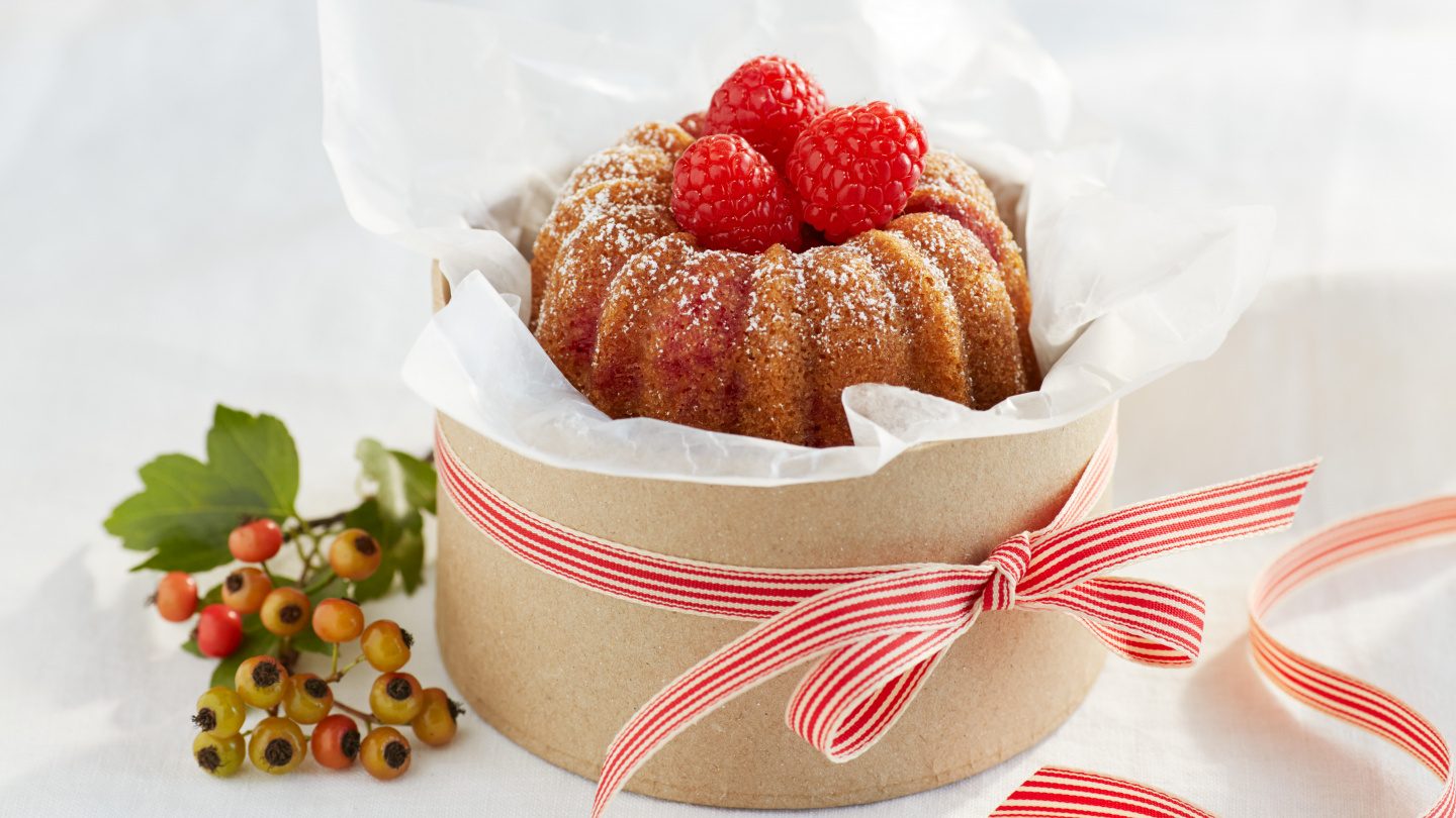 Rezept für Mini-Olivenöl-Bundtkuchen mit frischen Himbeeren