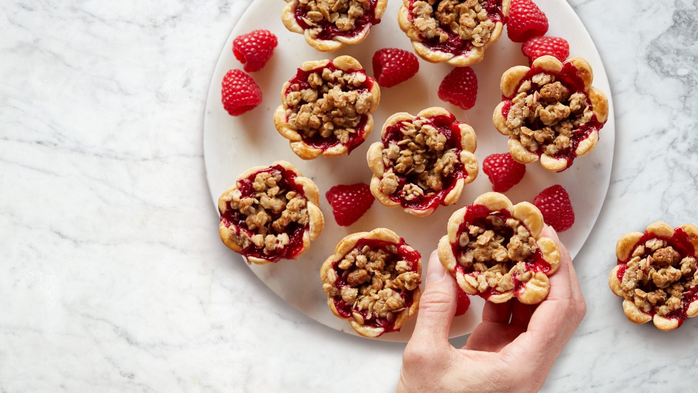 Mini Himbeer-Cranberry-Streuselküchlein