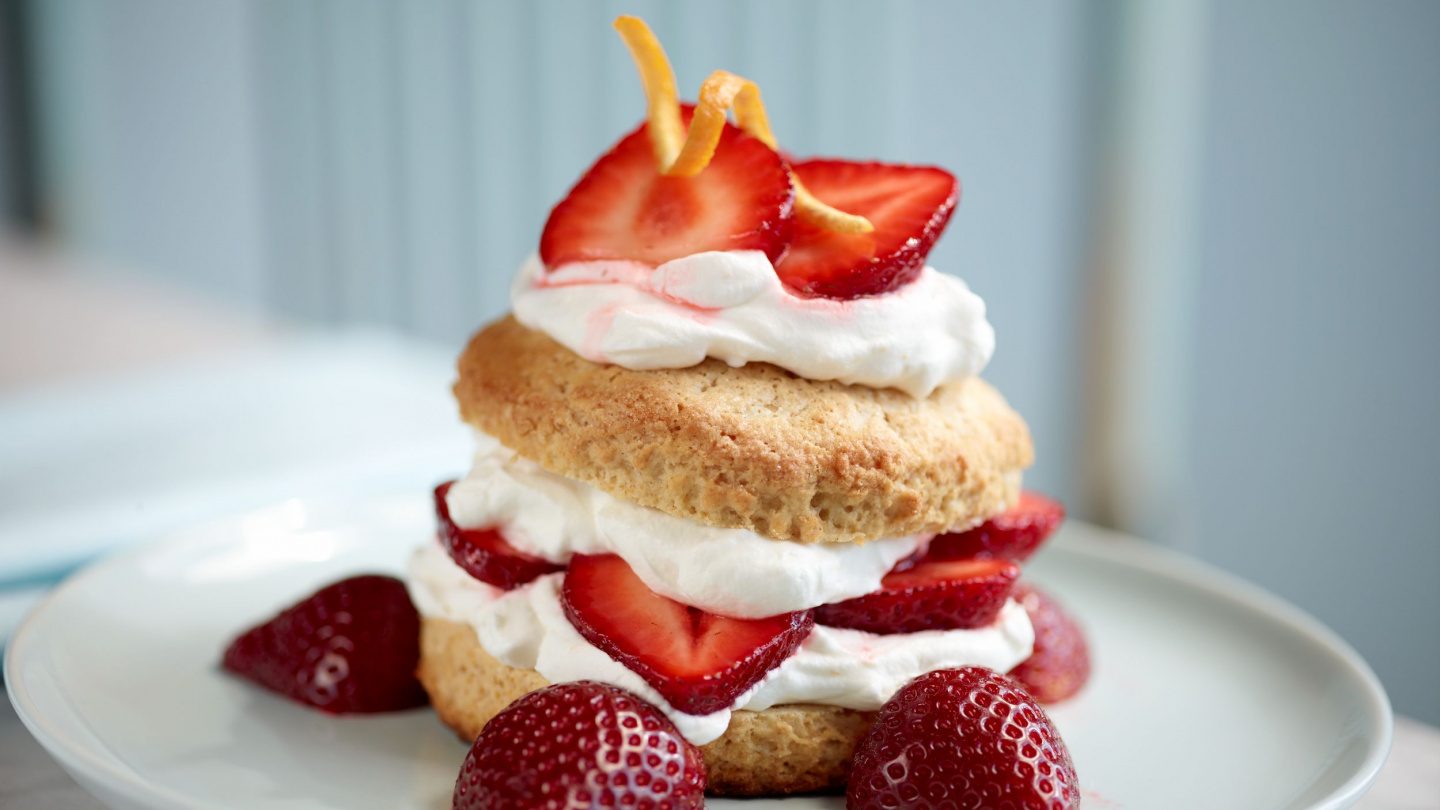 Erdbeerkuchen mit Orangen Schlagsahne