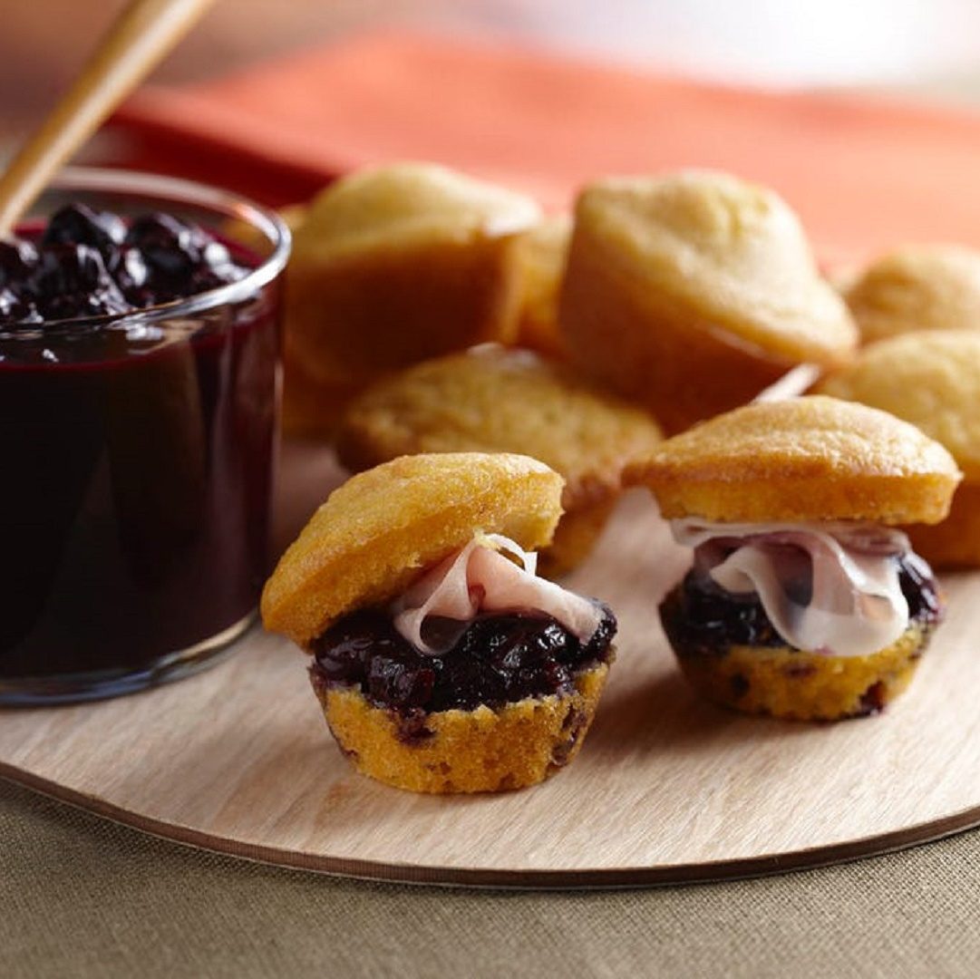 Maismuffins mit Blaubeerchutney und Schinken | Driscoll&amp;#39;s Deutschland