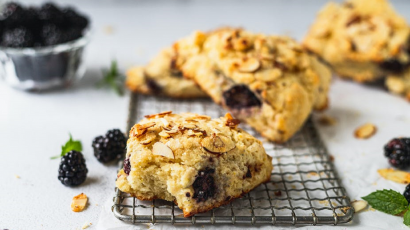 Brombeer-Mandel Scones