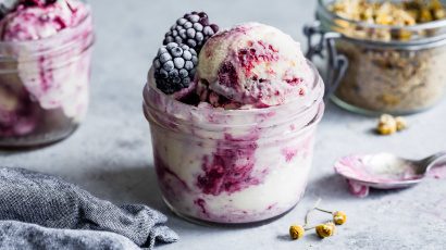 Kamille-Brombeer-Eiscreme