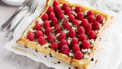 Ziegenkäsekuchen mit Himbeeren