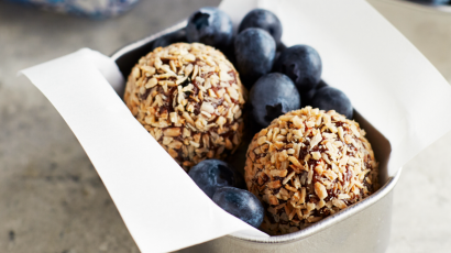 No-Bake Blueberry Cocoa Energy Bites