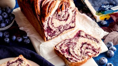 Babka mit Blaubeer-Füllung