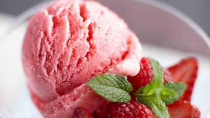 Erdbeer-Himbeer-Frozen Yogurt