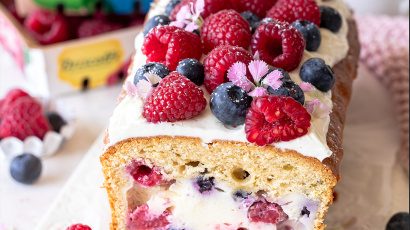 Beeren-Kuchen mit Cheesecake-Füllung