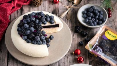 Dessert mit Brombeeren, Blaubeeren und Vanille