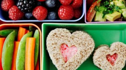 Bento-Beeren-Box mit Himbeer-Sandwiches