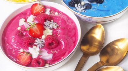 Pink Bowl mit Erdbeeren