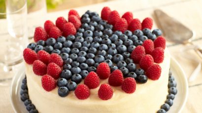 Himbeer-Zitronenkuchen mit Blaubeeren 