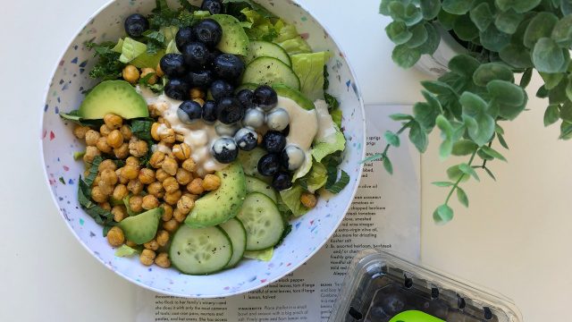 Kichererbsensalatrezept mit Blaubeeren