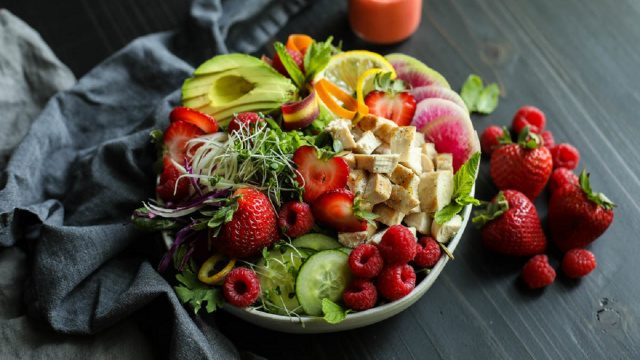Kichererbsensalatrezept mit Blaubeeren