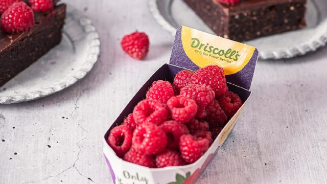 Gesunde Brownies mit Himbeeren