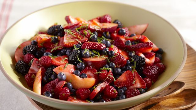 Würziger, sommerlicher Fruchtsalat