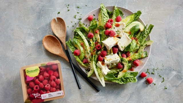 Sommerlicher Salat aus Baby-Romana und Himbeeren Driscoll's